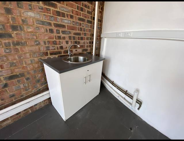 45M² RETAIL TO LET IN SALT RIVER